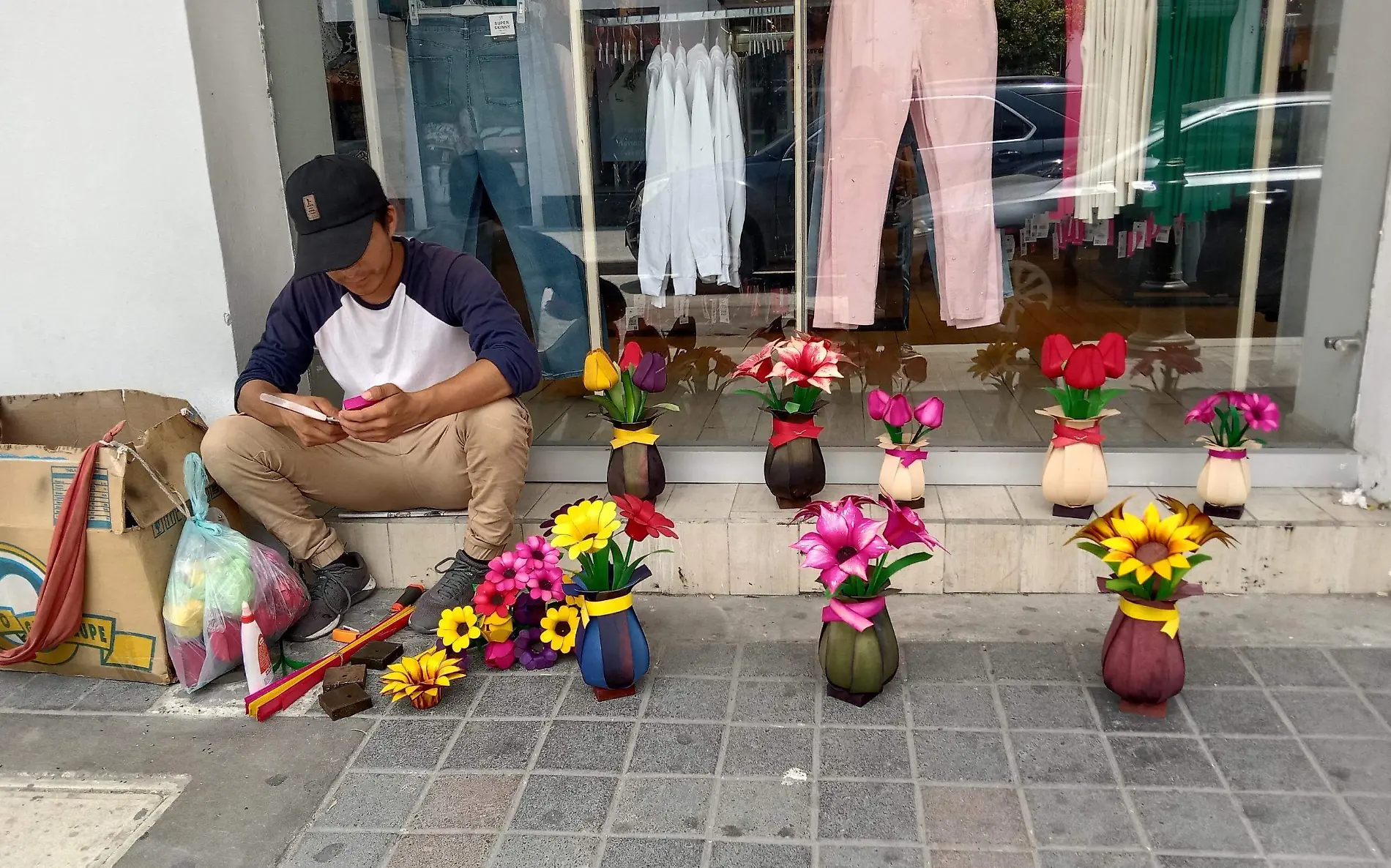 Estudiante de arquitectura crea hermosos floreros de madera Josué García (4)